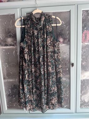 Tommy Hilfiger Sleeveless Floral Mini Dress in Dark Green and Cream